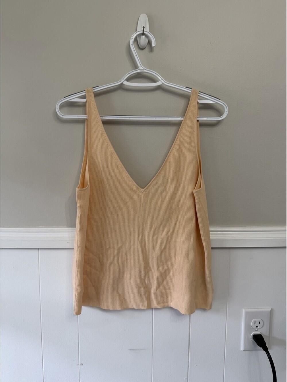 Theory Double V Ribbed Knit Tank Top in Compact Crepe Sz M